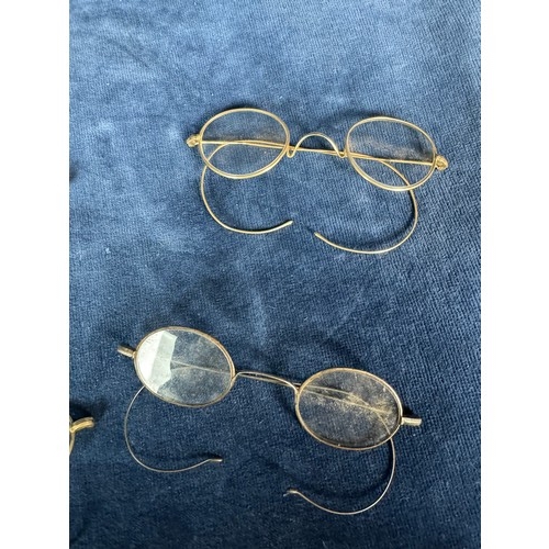 110 - A small collection of vintage spectacles.