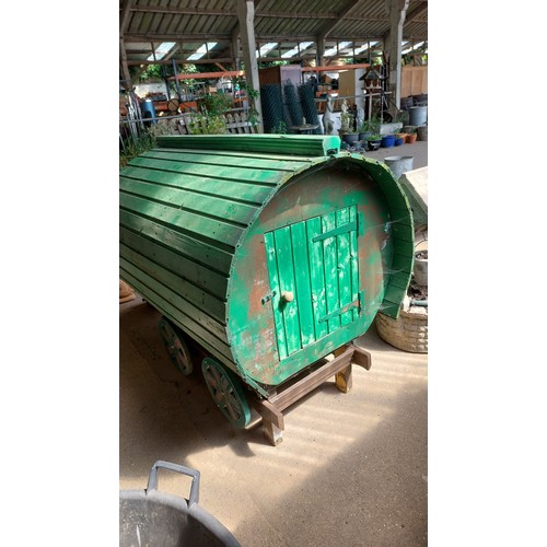 1 - ROMANY WAGON CHICKEN COUP - HEN HOUSE IN GREEN