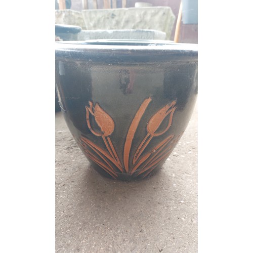 138 - SET OF 5 GLAZED POTS WITH TULIP DESIGN