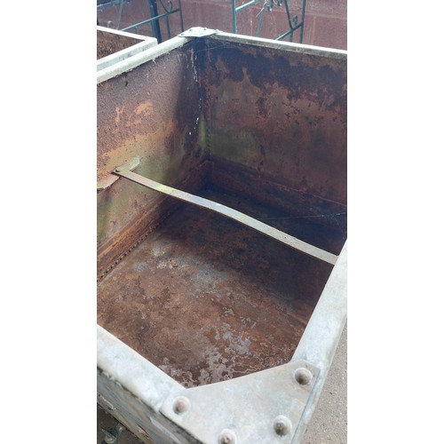 30 - LARGE GALVANISED RIVETED TANK - HEIGHT 71CM, LENGTH 107CM, WIDTH 84CM