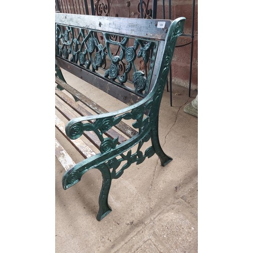 124 - GREEN CAST IRON AND TEAK GARDEN BENCH - ROSES DECOR