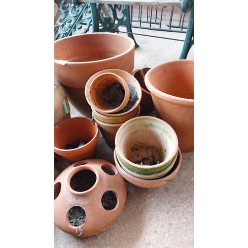 149 - QUANTITY OF VARIOUS SIZED TERRACOTTA POTS