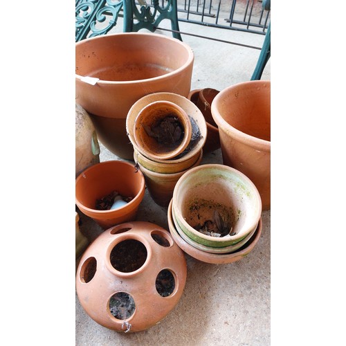 149 - QUANTITY OF VARIOUS SIZED TERRACOTTA POTS