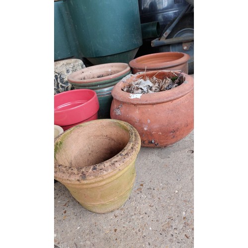 171 - 6 VARIOUS PLANT POTS