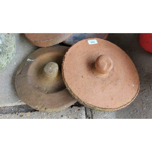 173 - 4 TERRACOTTA POTS LIDS