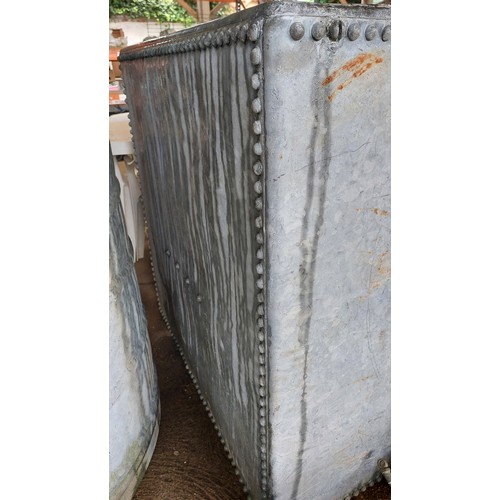 228 - GALVANISED SQUARE WATER TANK RIVET WITH DOOR. HEIGHT 105CM, WIDTH 104CM, LENGTH 104CM