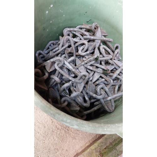 398 - GREEN BUCKET OF DECORATIVE CHAINS