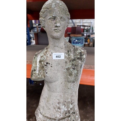 402 - CONCRETE GARDEN ORNAMENT OF VENUS DE MILO ON A BASE - HEIGHT 108CM