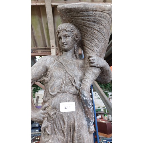 411 - GARDEN ORNAMENT - LADY WITH SHELL