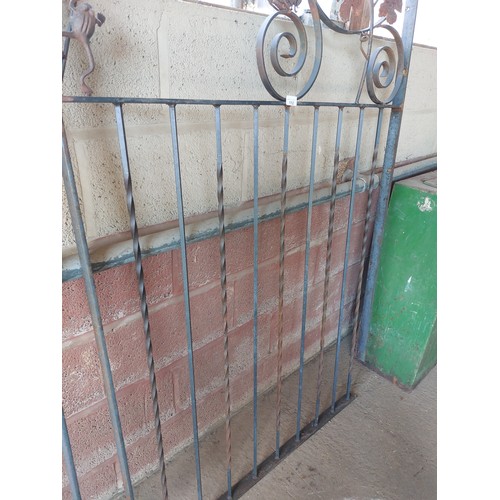 112 - ORNATE WROUGHT IRON PANEL, 110CM WIDE X 305CM HIGH (APPROXIMATE MEASUREMENTS ONLY).