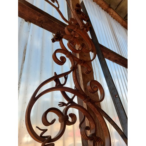 112 - ORNATE WROUGHT IRON PANEL, 110CM WIDE X 305CM HIGH (APPROXIMATE MEASUREMENTS ONLY).