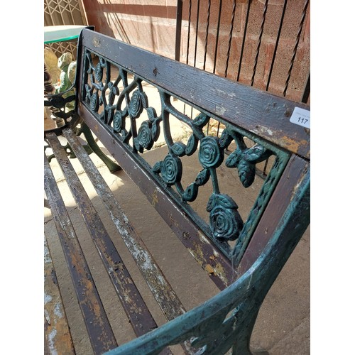 117 - GREEN CAST IRON AND TEAK GARDEN BENCH - ROSES DECORATION