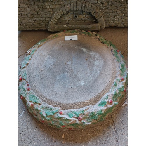 6 - DECORATIVE CONCRETE BASE (29CM DIAMETER) AND A 