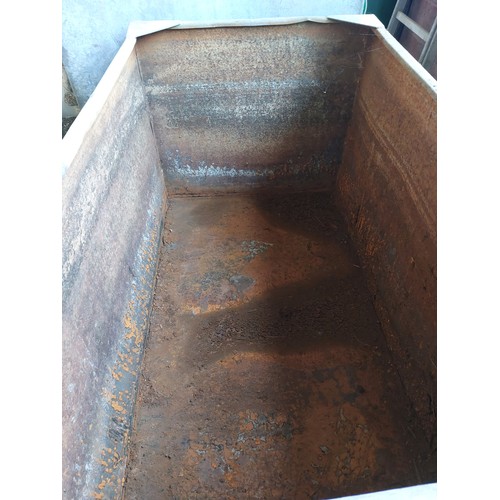 33 - GALVANISED LARGE TANK WITH A BRASS TAP, MEASURES 154CM X 89CM X 81CM HIGH.