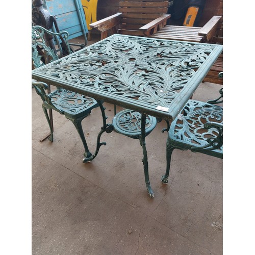 39 - GARDEN SET COMPRISING ALUMINIUM TABLE AND 2 ARM CHAIRS