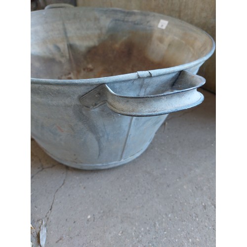 30 - LARGE VINTAGE GALVANISED 2 HANDLED PLANTER, MEASURES APPROXIMATELY 66CM (WITHOUT HANDLES) X 52CM X 2... 