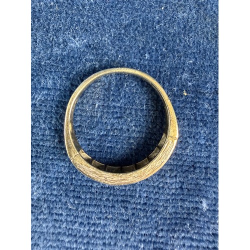 135 - A 9ct gold ring set with diamond chips.