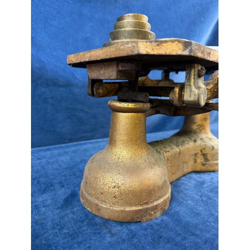 276 - A vintage set of weighing scales with ceramic weighing platform, marked 