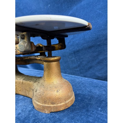 276 - A vintage set of weighing scales with ceramic weighing platform, marked 