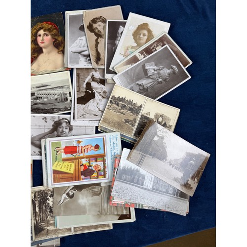 281 - A collection of black and white and coloured postcards, depicting various views and portraits, etc.