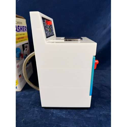 339 - A vintage Casdon toy washer/ washing machine, item No. 155, made in England, in original presentatio... 