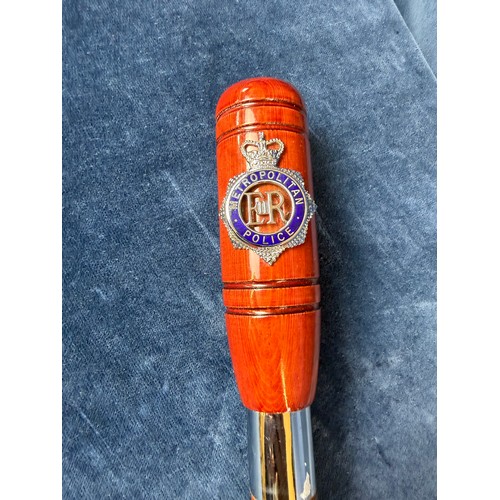 400 - A Metropolitan Police drill Sergeant staff stick.
