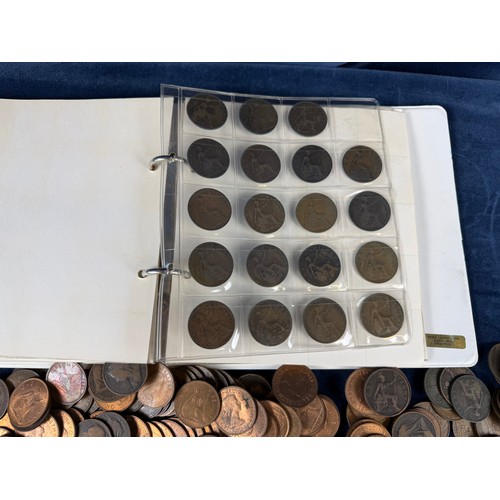 123 - An album containing a quantity of one penny and half penny coins, together with a large quantity of ... 