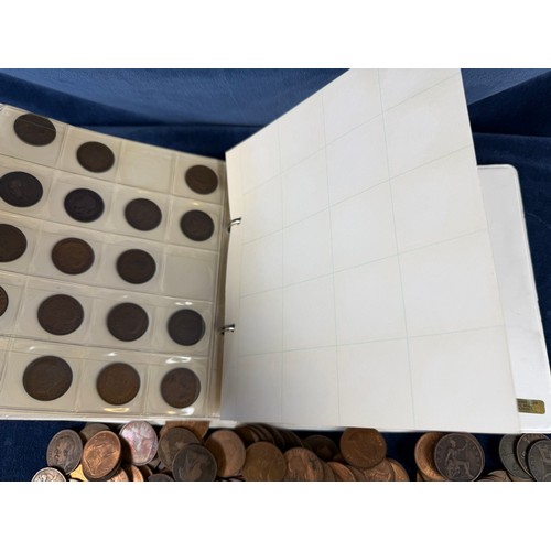 123 - An album containing a quantity of one penny and half penny coins, together with a large quantity of ... 