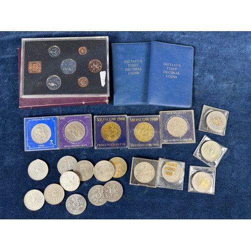 202 - A collection of coins being,  six crowns, 2 being Silver Wedding for H. M. Queen Elizabeth and H. R.... 