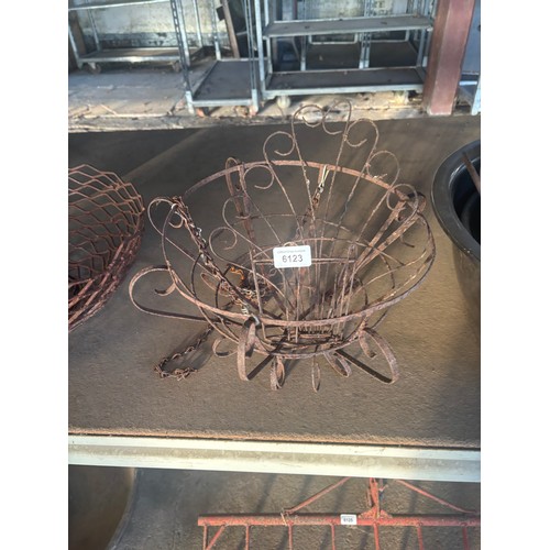 6123 - Two wire baskets and a wall planter.