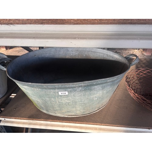 6124 - A galvanised tin bath - 30cm high and 66cm long.