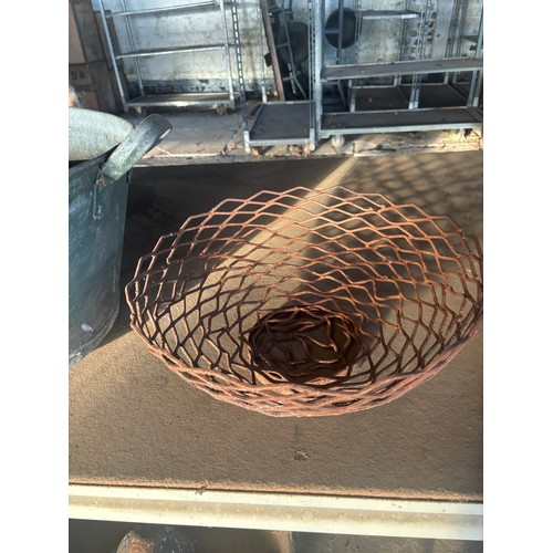 6123 - Two wire baskets and a wall planter.