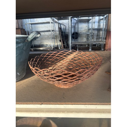 6123 - Two wire baskets and a wall planter.