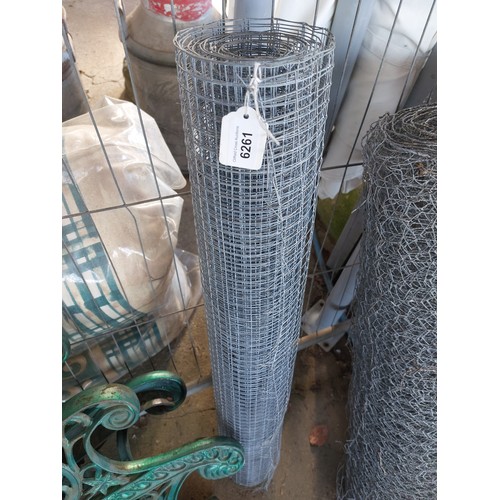 6261 - A roll of galvanised  chicken wire.