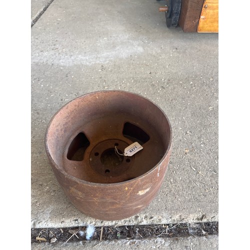 6271 - A cast iron traction engine belt wheel.