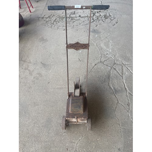 6361 - A vintage white line maker.