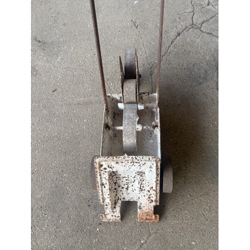 6361 - A vintage white line maker.