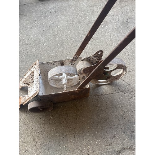 6361 - A vintage white line maker.