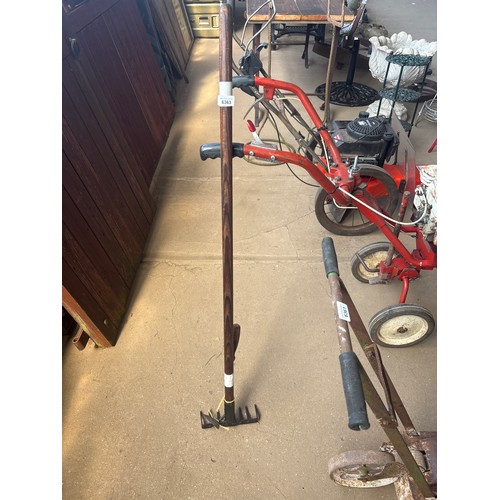 6363 - A vintage rake and hoe.