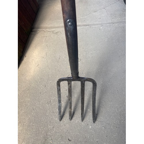 6366 - A vintage potato fork.