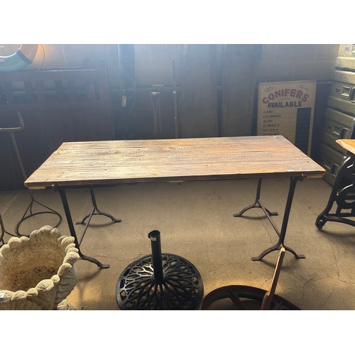 6386 - A vintage trestle table on vintage cast iron trestles. The top measures 182cm long x 72cm wide. The ... 