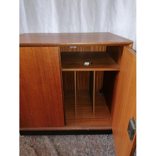 33 - Mid century record cabinet, divided for records and one shelf above, with original key, H 56 cm, W 6... 