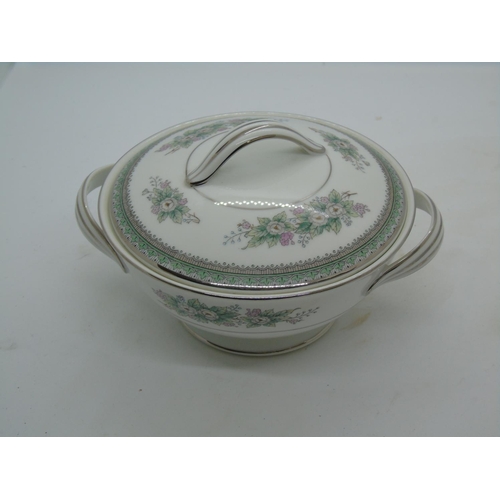 90 - Japanese Noritake 5504 Bristol Pattern dinner service, a very large quantity, backstamped