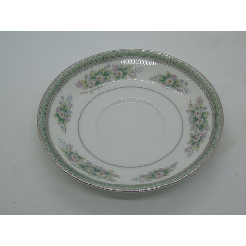 90 - Japanese Noritake 5504 Bristol Pattern dinner service, a very large quantity, backstamped