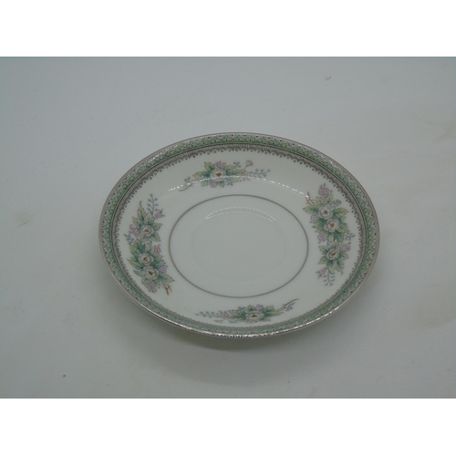 90 - Japanese Noritake 5504 Bristol Pattern dinner service, a very large quantity, backstamped