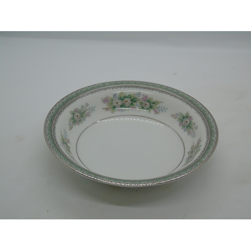 90 - Japanese Noritake 5504 Bristol Pattern dinner service, a very large quantity, backstamped