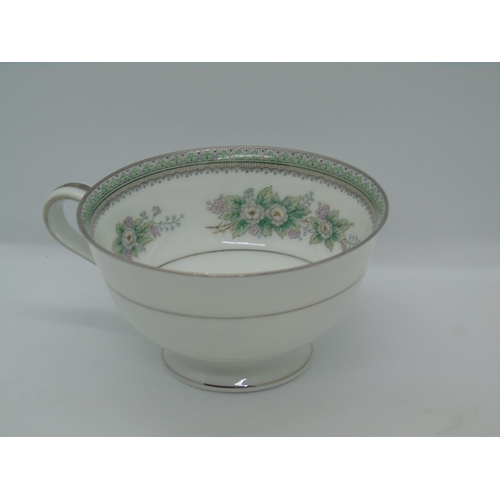 90 - Japanese Noritake 5504 Bristol Pattern dinner service, a very large quantity, backstamped