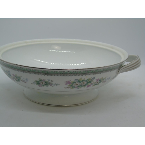 90 - Japanese Noritake 5504 Bristol Pattern dinner service, a very large quantity, backstamped