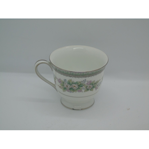 90 - Japanese Noritake 5504 Bristol Pattern dinner service, a very large quantity, backstamped