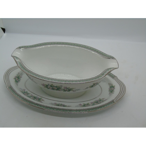 90 - Japanese Noritake 5504 Bristol Pattern dinner service, a very large quantity, backstamped